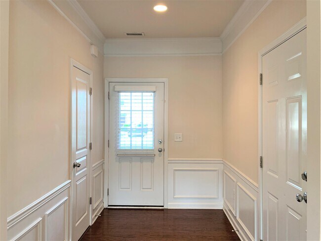 Foto del edificio - 1138 Kingston Grove Dr