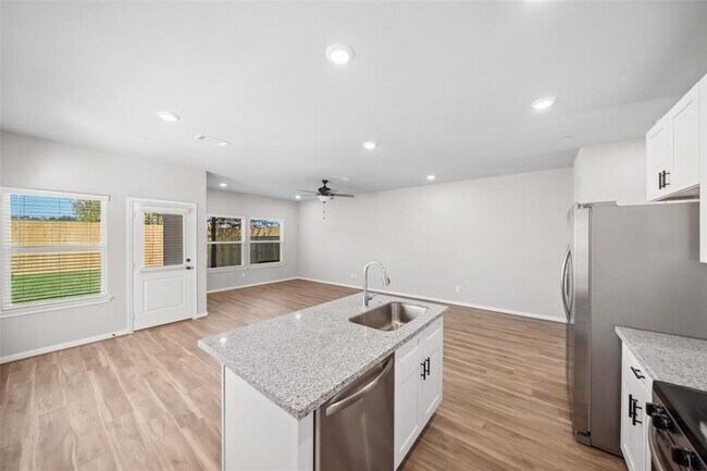 Foto del edificio - 214 W Lewis St