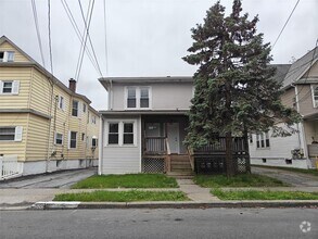Building Photo - 372 Mansion St