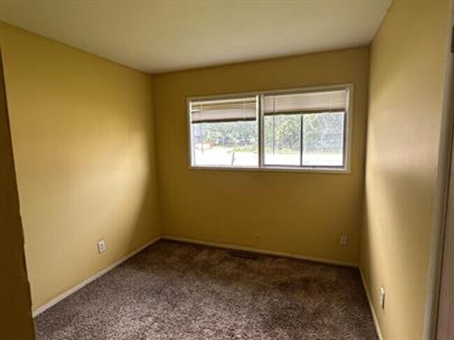 Foto del edificio - 1509 S Mattis Ave