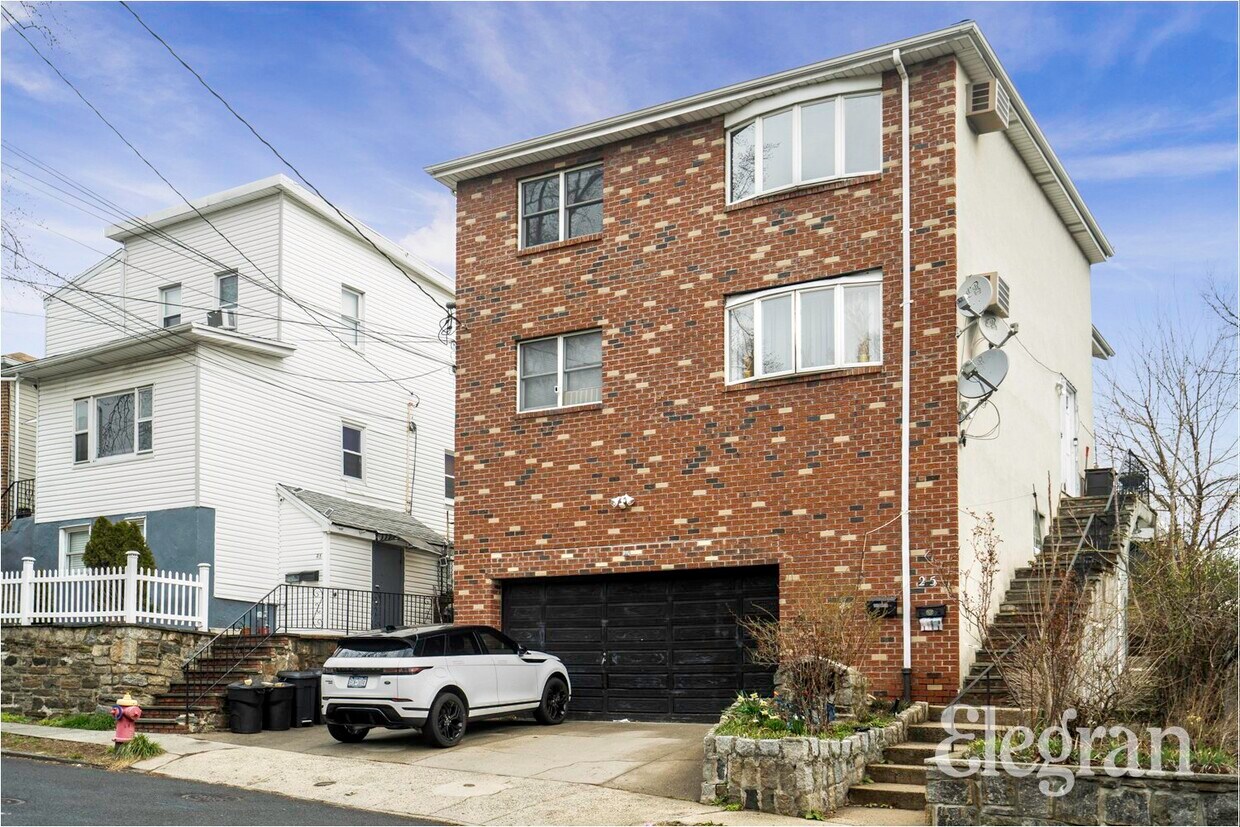 25 Springer Ave Unit APT 2, Yonkers, NY 10704 Room for Rent in