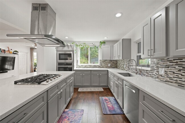 Foto del edificio - 4019 Blue Bonnet Blvd