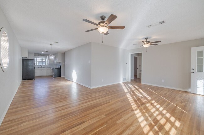 Foto del edificio - 3/2/2 Pre-lease in the Medical District! F...