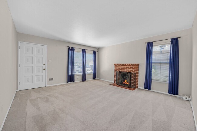 Building Photo - Charming 3-bedroom, 1-bathroom home nestle...
