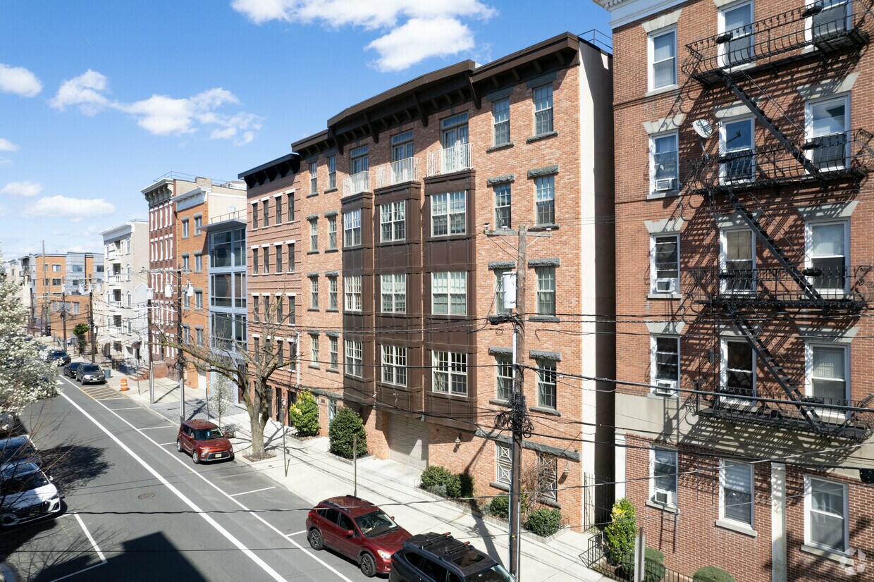 Primary Photo - 603-607 Monroe St