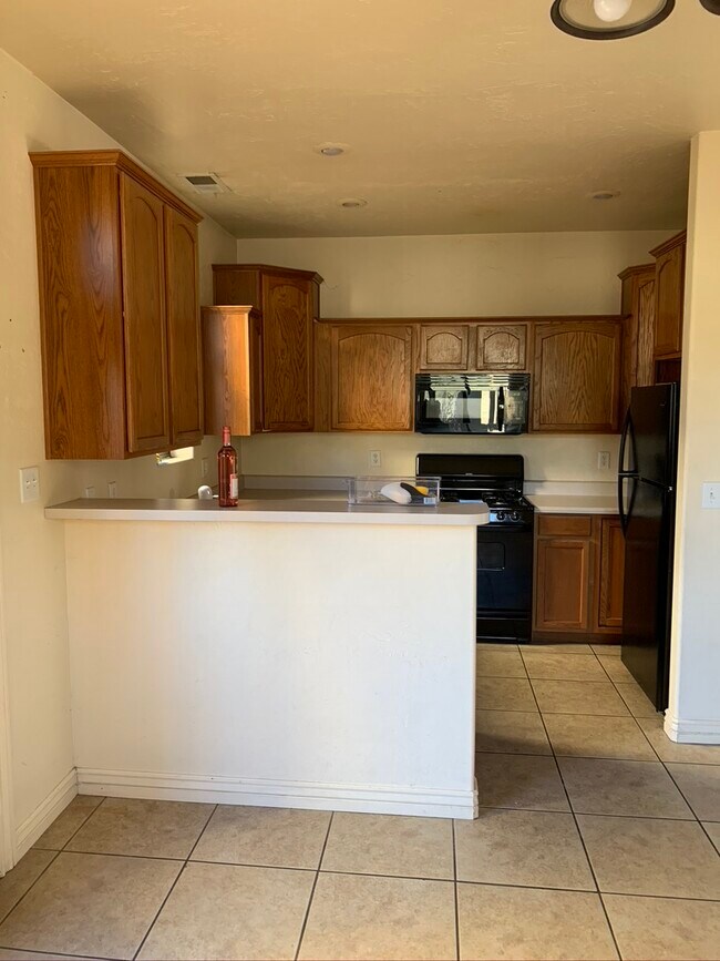 Foto del edificio - 1461 E Turney Dr