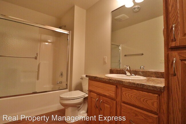 Foto del edificio - 2 br, 2 bath House - 300 E 2nd St #2