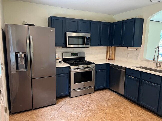 Building Photo - 329 Spring Branch Loop