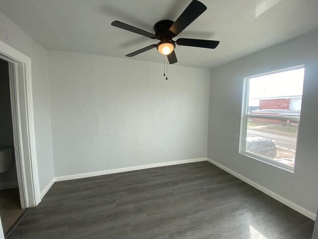 Building Photo - Modern 1-Bedroom Apartment with Thoughtful...