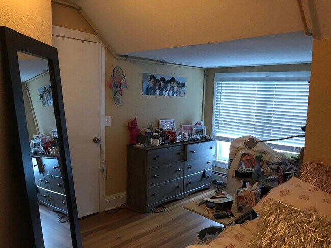 Foto del edificio - 648 University Ave