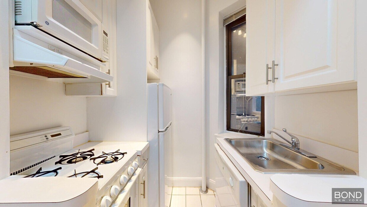 Foto del edificio - 240 E 83rd St