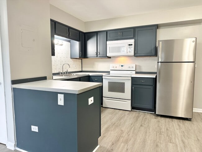 Building Photo - 9709 W Lorraine Dr