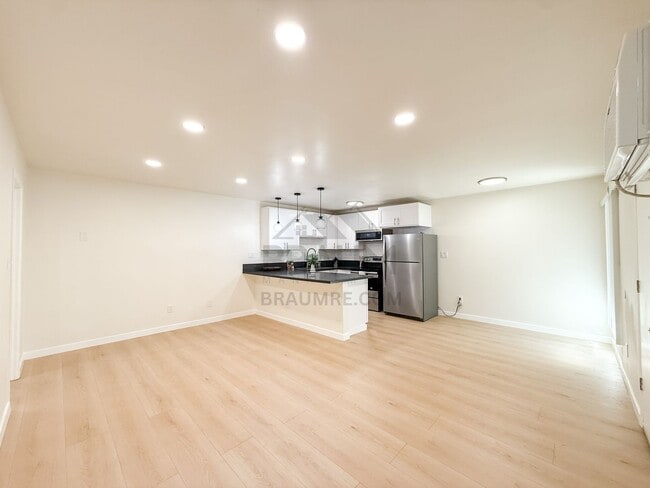 Foto del edificio - 5611 Fulcher Ave