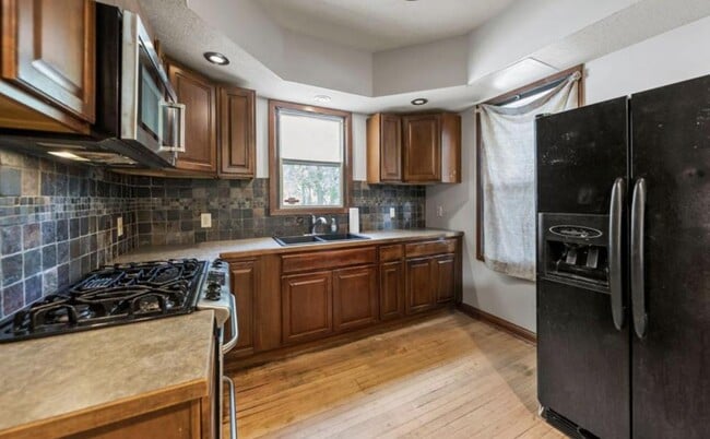 Foto del edificio - 311 E 31st St