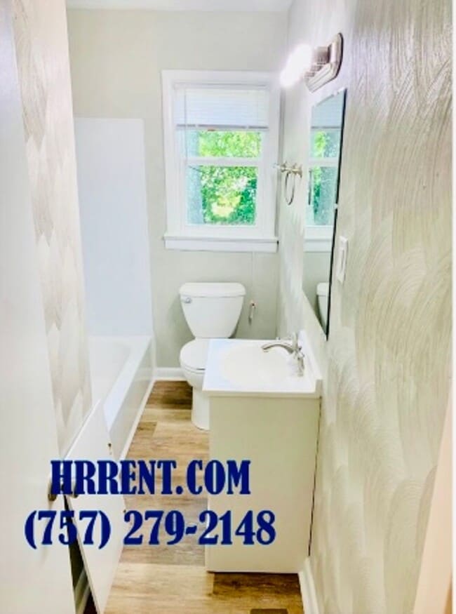 Building Photo - Beautiful 3 Bedroom 1.5 Bath Brick Home lo...