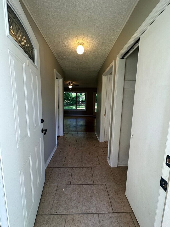 Foto del edificio - $1,800.00 Move-In-Special