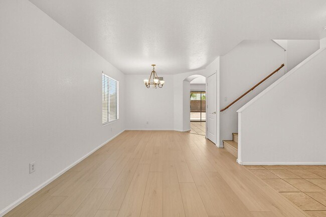 Foto del edificio - Solar Home with Nice Floorplan in a Great ...