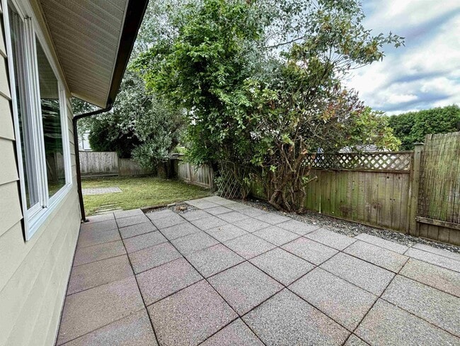 Building Photo - 5232-201A 201A St