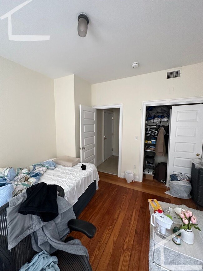 Foto del edificio - Renovated 2-Bed, 2-Bath in Allston | Steps...