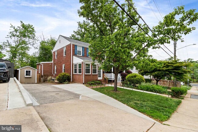 Foto del edificio - 5834 Edgehill Dr