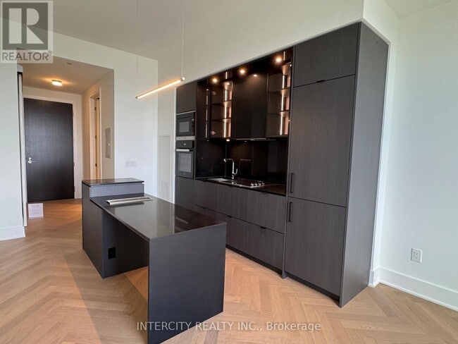 Building Photo - 11 Yorkville Ave