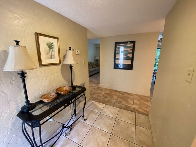 Building Photo - Ground Floor