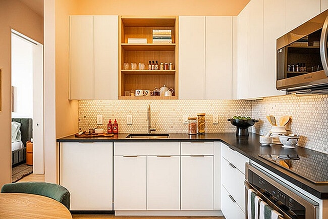 Kitchen - Fishtown Urby Apartments