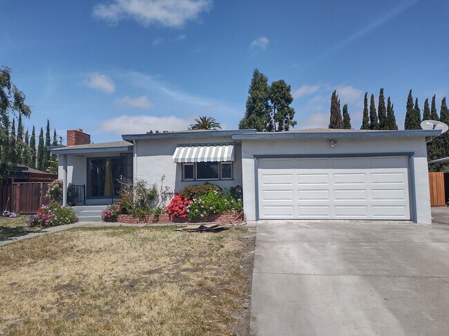 Building Photo - 145 Orchard Dr