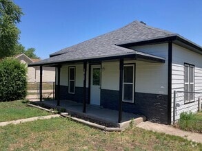 Building Photo - 1417 H Ave