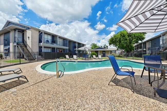 Building Photo - Pine Creek Apartments