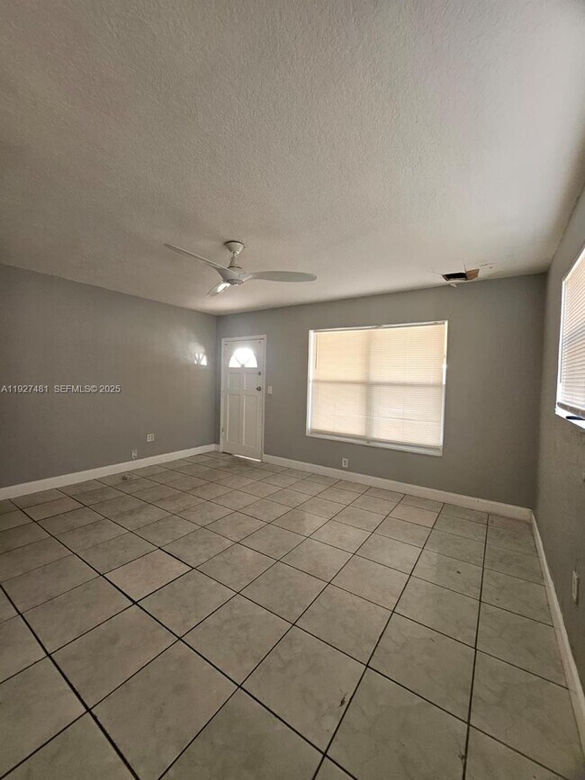 Foto del edificio - 701 N 70th Ave