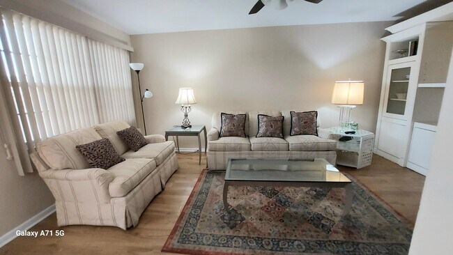 Building Photo - 2044 Yarmouth E