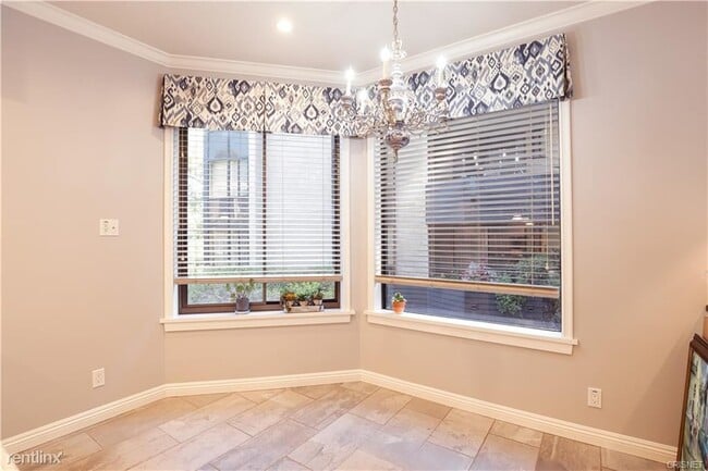 Building Photo - 3 br, 3 bath Condo - 4744 Park Encino Ln U...