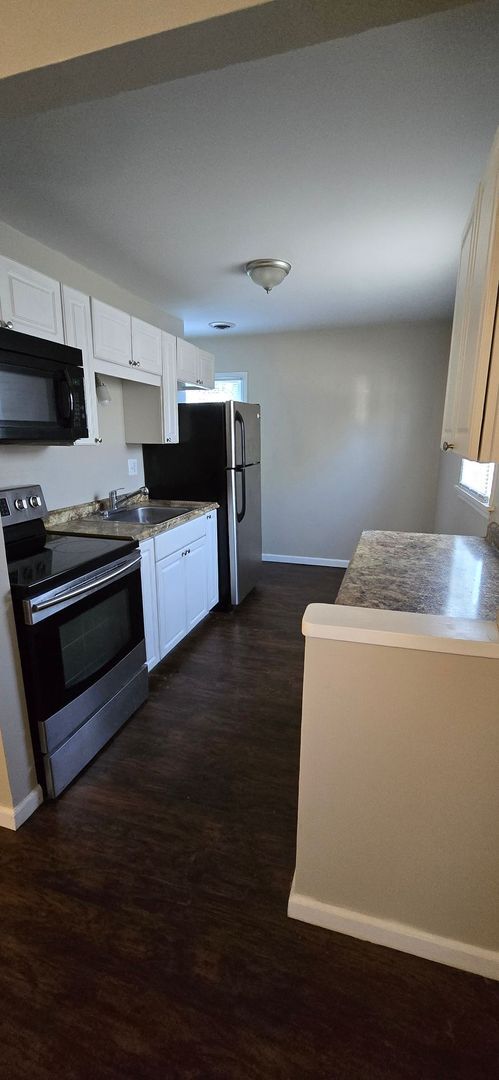 Building Photo - 3 bedroom, 1 bathroom!
