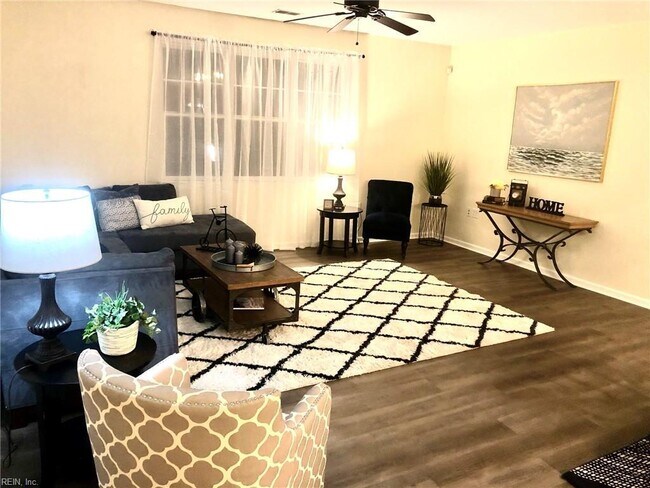 Foto del edificio - 920 Southmoor Dr