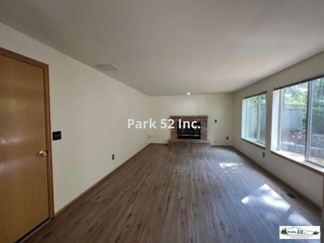 Building Photo - 5168 Roby St NW