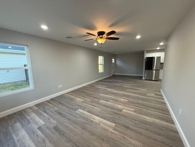 Foto del edificio - BRAND NEW BUILD: 3 BEDROOM/ 2 BATHROOM HOUSE IN CARTERVILLE MO WITH 2 CAR GARAGE!!!