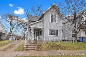 Building Photo - 843 Lake Dr SE