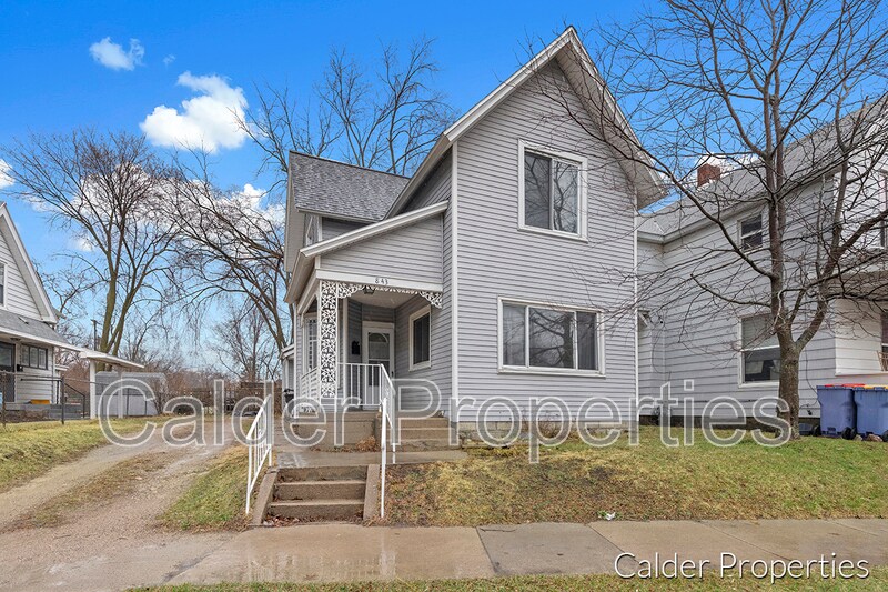 Foto principal - 843 Lake Dr SE
