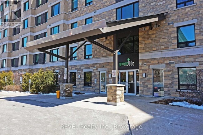 Building Photo - 7400-7400 Markham Rd