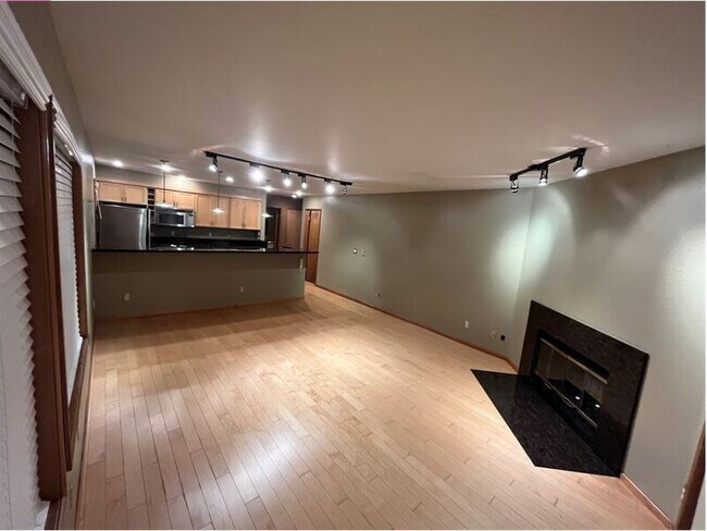 Building Photo - 4226 Beach Dr SW