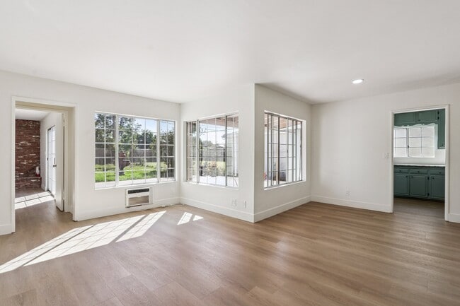 Building Photo - 11247 Michael Hunt Dr