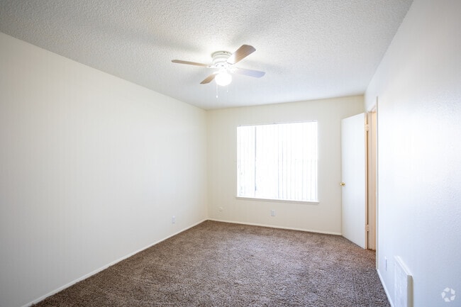 2BD, 1BA - 843SF - Dormitorio principal - Somerset Park