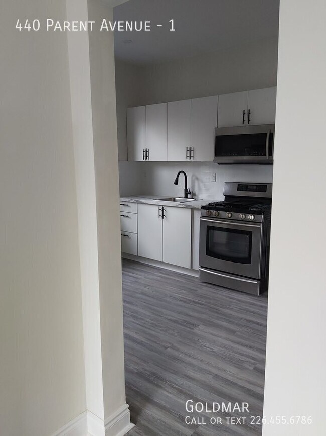 Photo du bâtiment - Renovated 1-Bedroom