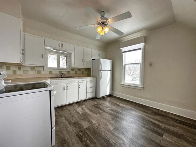 Foto del edificio - 2707 Forest Ave