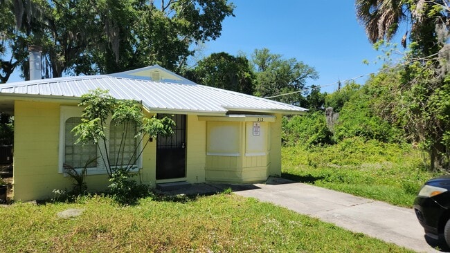 Building Photo - 512 N 8th St