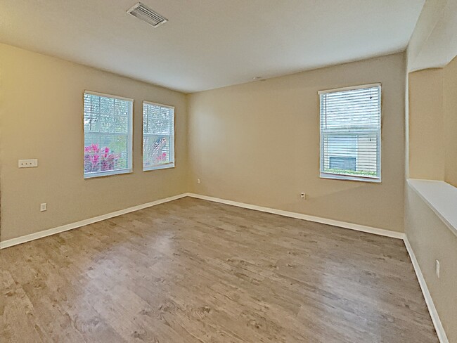 Building Photo - 1043 Clearpointe Way