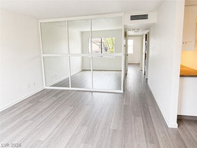 Foto del edificio - 6601 Silverstream Ave