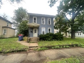 Building Photo - 621 Livingston Ave NE