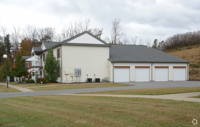 Building Photo - Bloomsburg Court